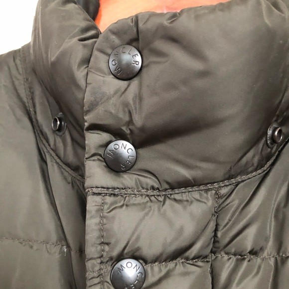 MONCLER Front Pocket Olive Green Puffer - Picture 5 of 8